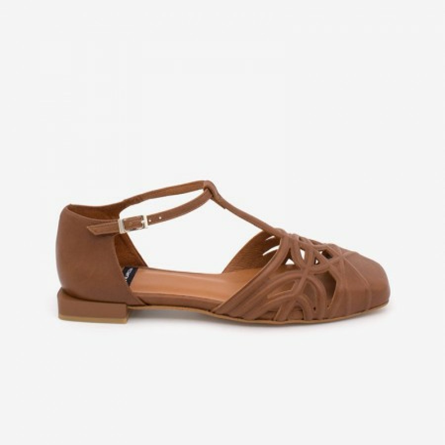 ANGEL ALARCON Tinia - Flat Sandal In Engraved Leather With Ankle Strap And Heel | Spring - Summer - Ss