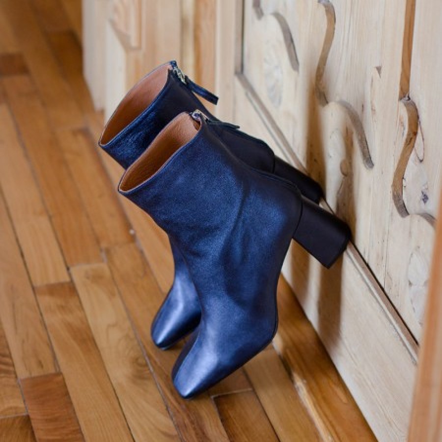 ANGEL ALARCON Lauryn - Leather Ankle Boots With A Metallic Ornament | Autumn - Winter - Aw