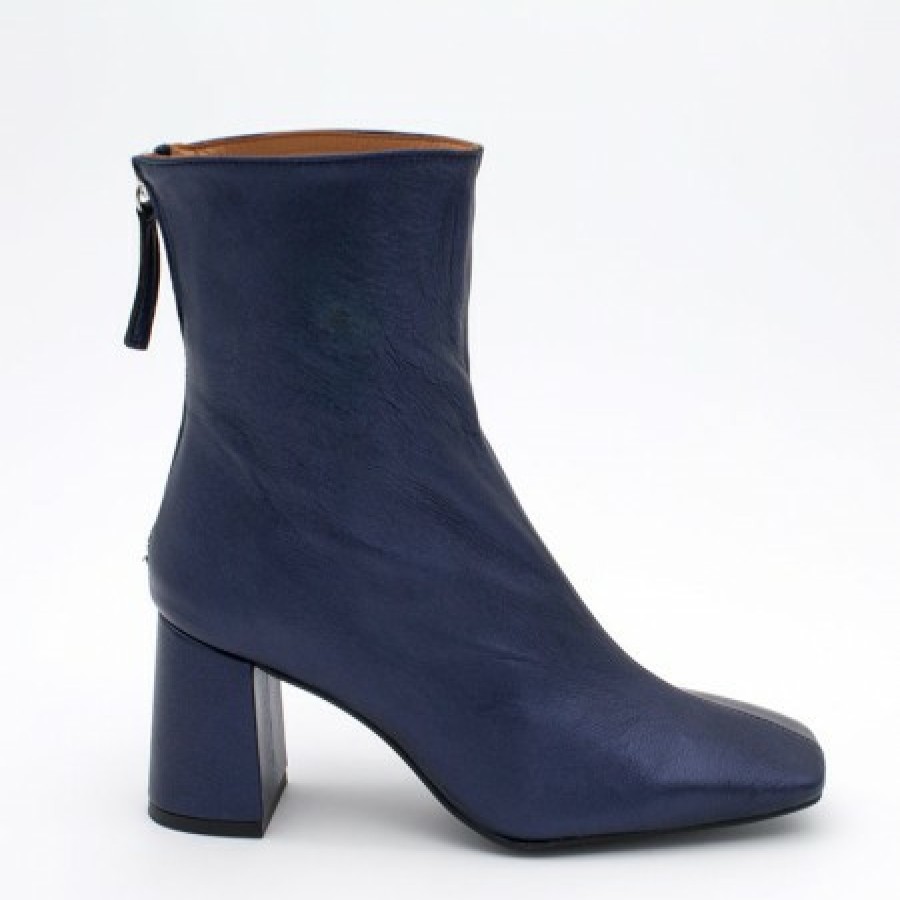ANGEL ALARCON Lauryn - Leather Ankle Boots With A Metallic Ornament | Autumn - Winter - Aw
