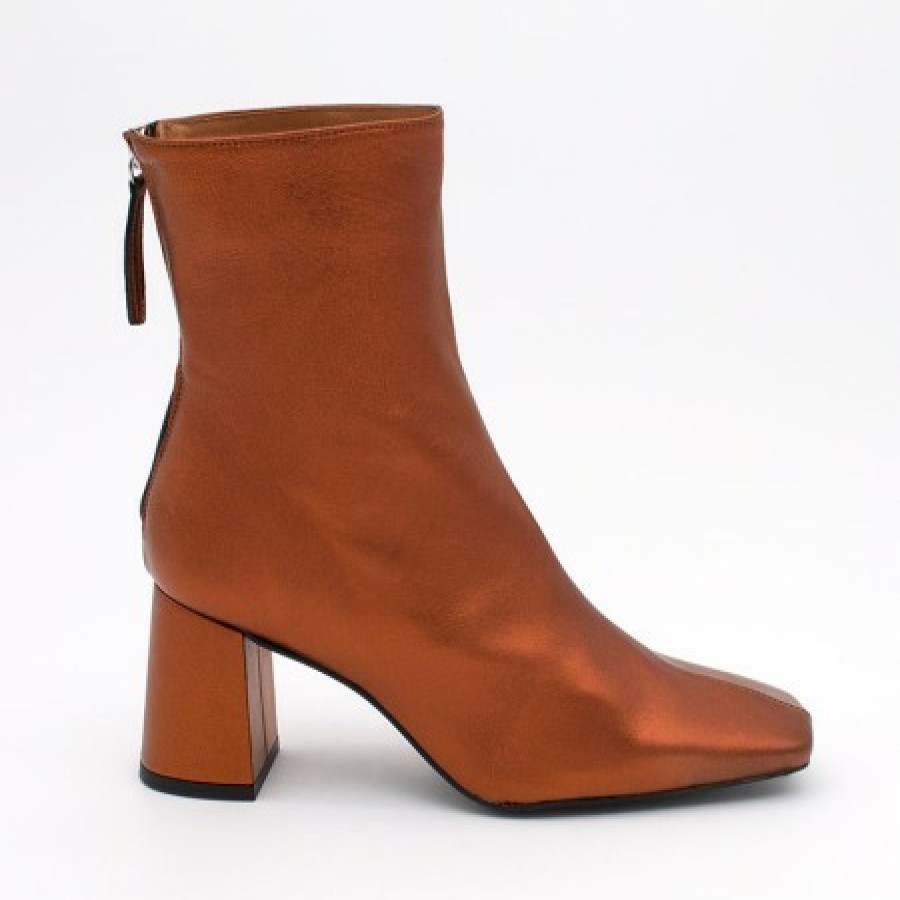 ANGEL ALARCON Lauryn - Leather Ankle Boots With A Metallic Ornament | Autumn - Winter - Aw