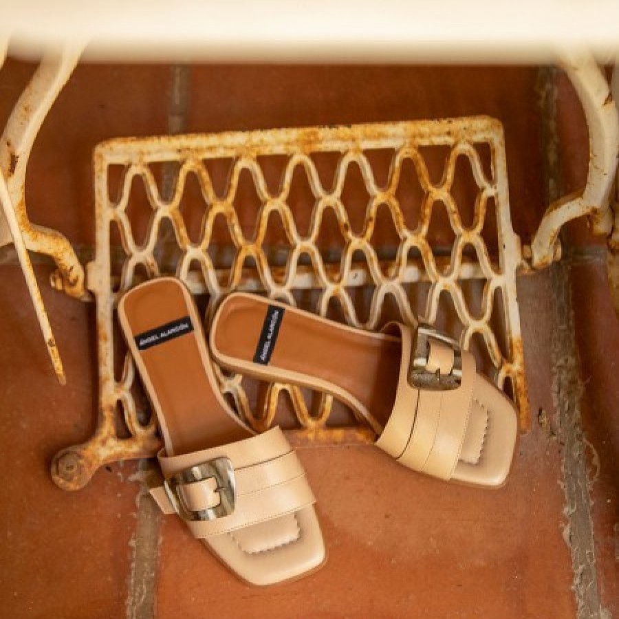 ANGEL ALARCON Yasal - Flat Leather Sandal With Tortoiseshell Buckle | Spring - Summer - Ss