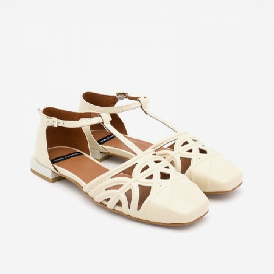 ANGEL ALARCON Tinia - Flat Sandal In Engraved Shiny Leather With Ankle Strap And Heel | Spring - Summer - Ss