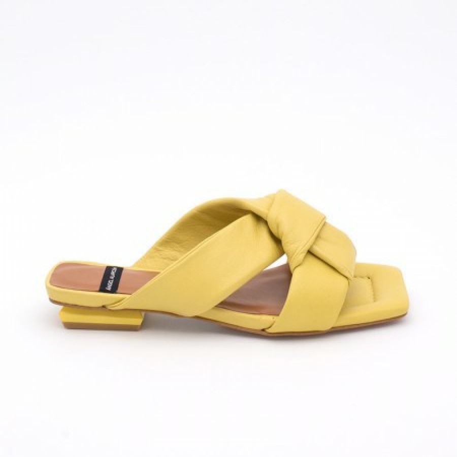 ANGEL ALARCON Amos - Padded Leather Flat Sandals | Last Units