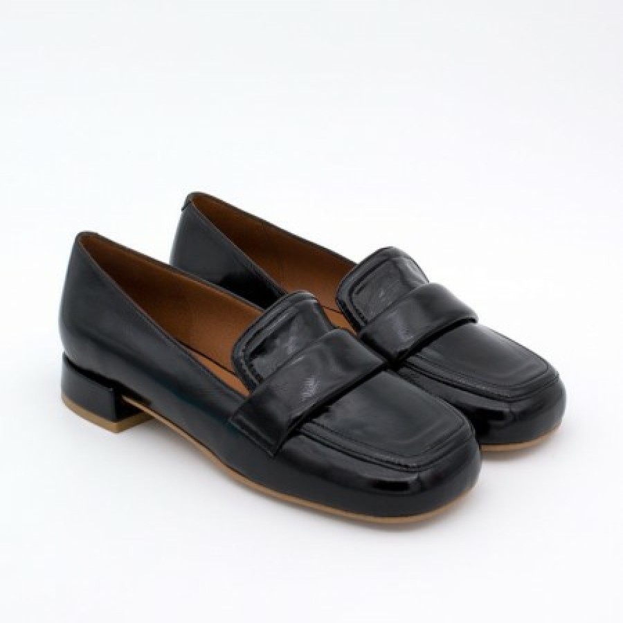 ANGEL ALARCON Lisa - Rounded Toe Leather Woman Mocassin | Last Units
